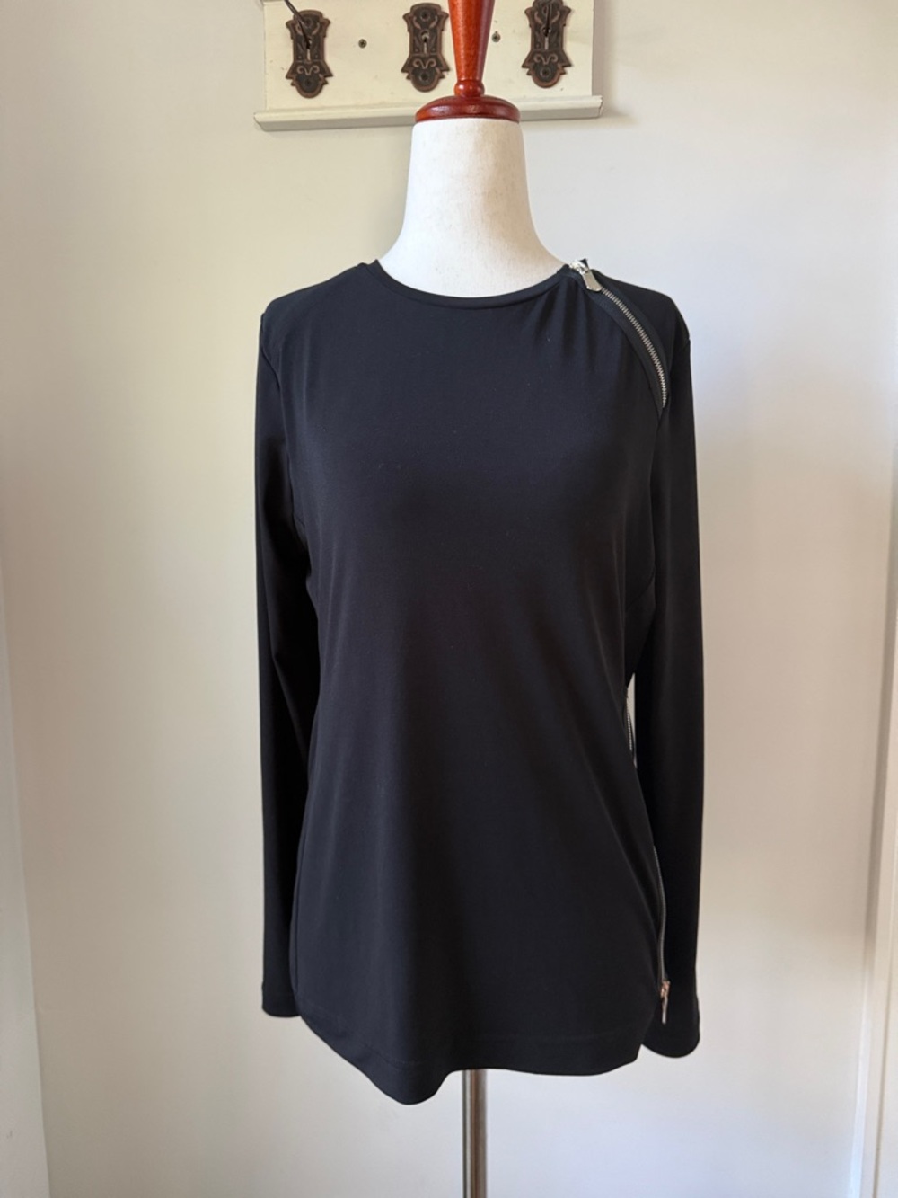 Anatomie Black Long-Sleeve Zip Shoulder Top